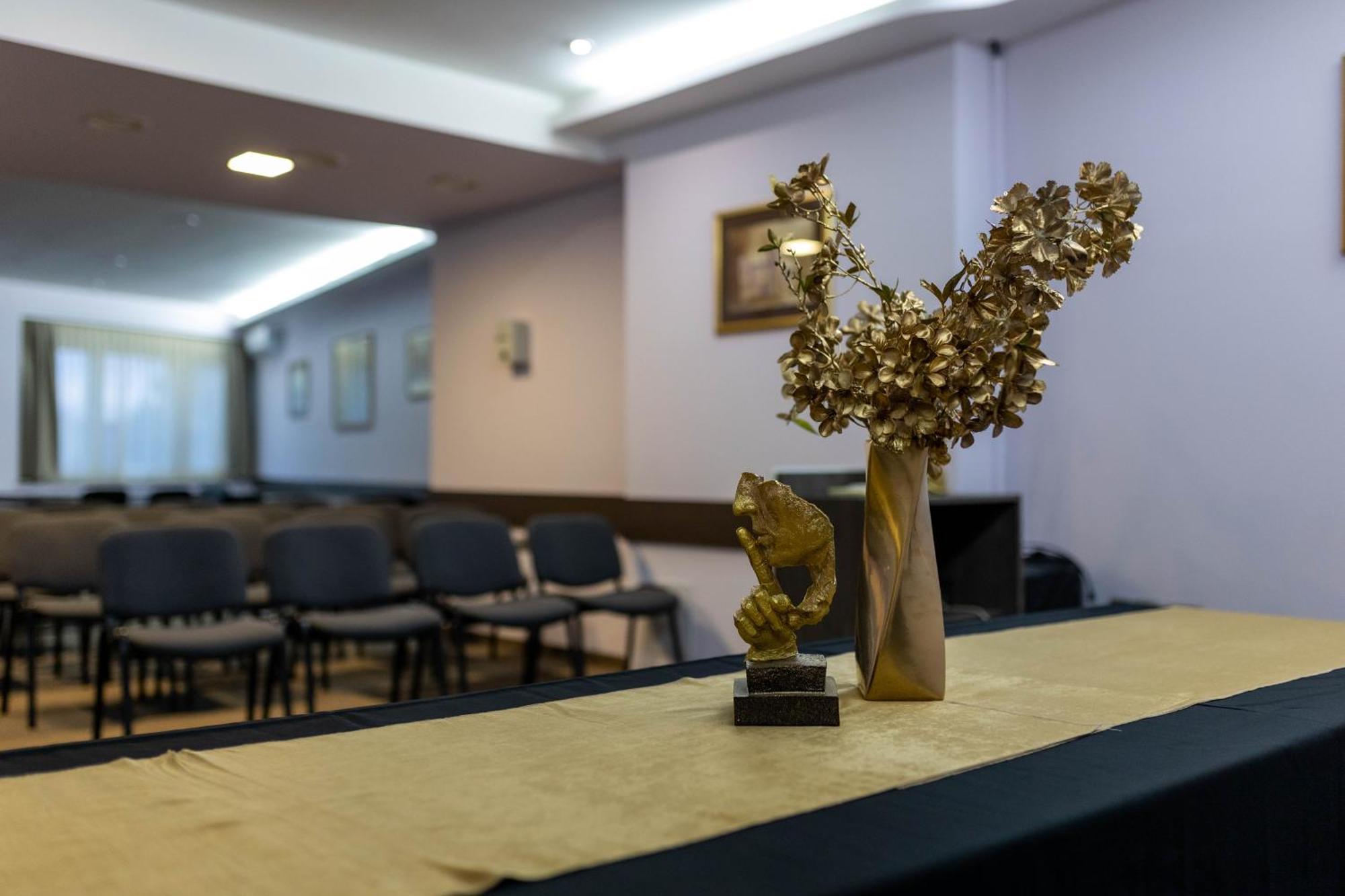 Art Hotel Slavonski Brod Exterior foto