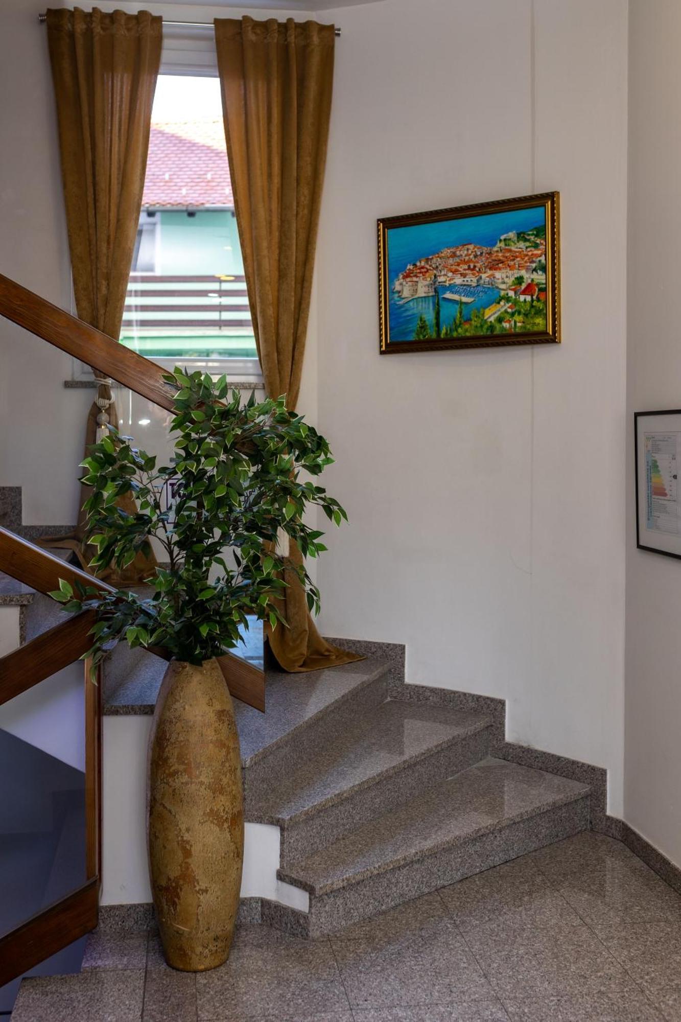 Art Hotel Slavonski Brod Exterior foto